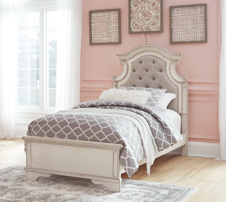 Realyn Twin Panel Bed with Dresser Royal Furniture