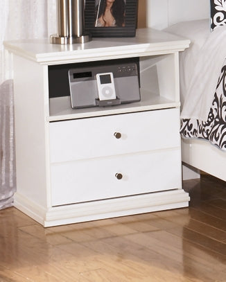 Bostwick Shoals Queen Panel Bed with Mirrored Dresser, Chest and 2 Nightstands Royal Furniture