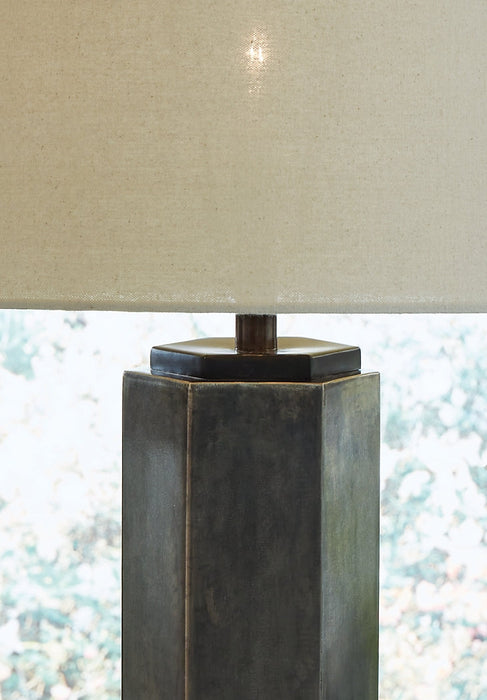 Dirkton Metal Table Lamp (1/CN) Royal Furniture