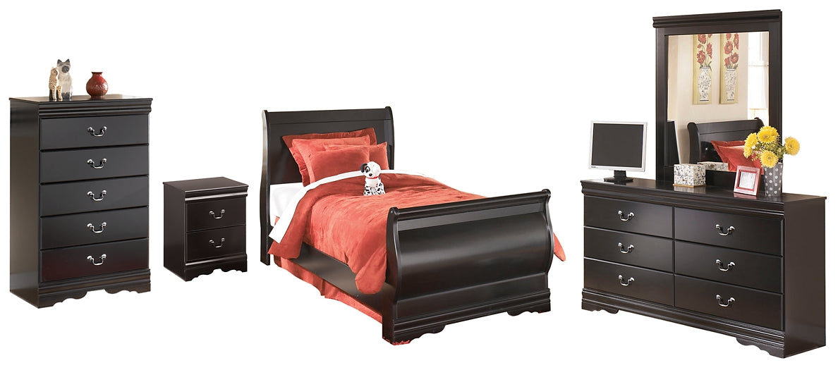 Huey Vineyard Full Sleigh Bed with Mirrored Dresser, Chest and Nightstand Royal Furniture