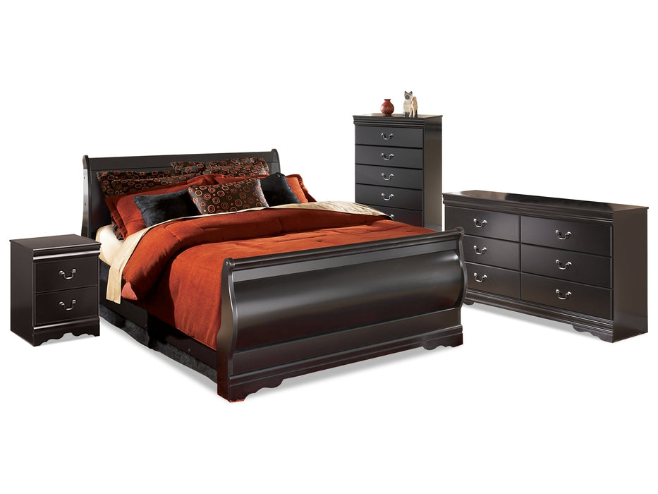 Huey Vineyard Queen Sleigh Bed with Mirrored Dresser and Nightstand Royal Furniture