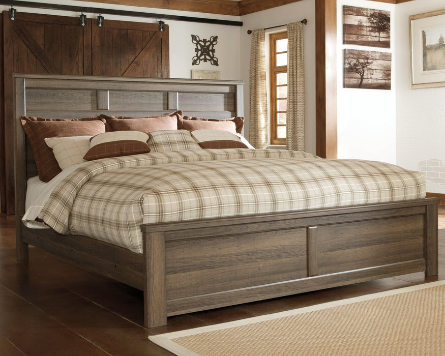 Juararo King Panel Bed with Mirrored Dresser, Chest and Nightstand Royal Furniture