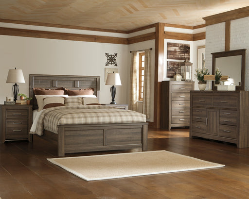 Juararo Queen Panel Bed with Mirrored Dresser, Chest and 2 Nightstands Royal Furniture