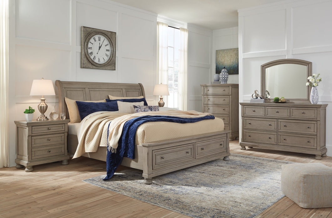 Lettner California King Sleigh Bed with Dresser Royal Furniture